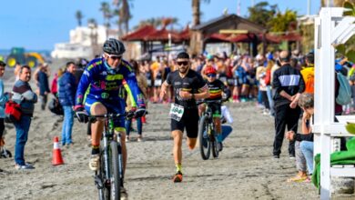 Imagen del cabeza de carrera en el Triatlón Torre del Mar