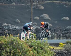 image of 2 triathletes crossing paths in the IM 70.3 Lanzarote