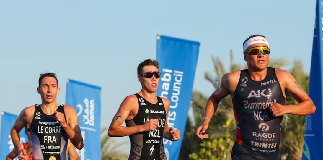 imagen de Kristian Blummenfelt corriendo en Abu Dhabi
