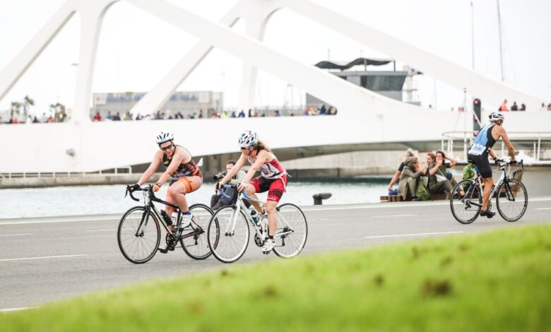 image de triathlètes sur le vélo dans le MTRI Castellón