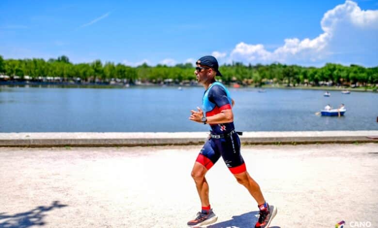 Cano foto Esporte / imagem de um triatleta na Casa de Campo em Madrid