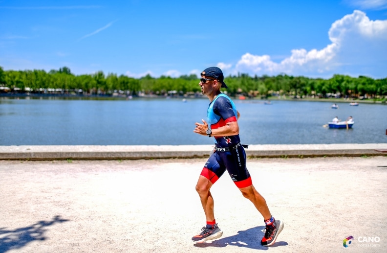 Cano foto Sport/ imagen de un triatleta en la Casa de campo de Madrid