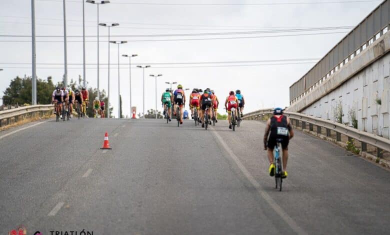 Image of the cycling segment of the Seville Triathlon