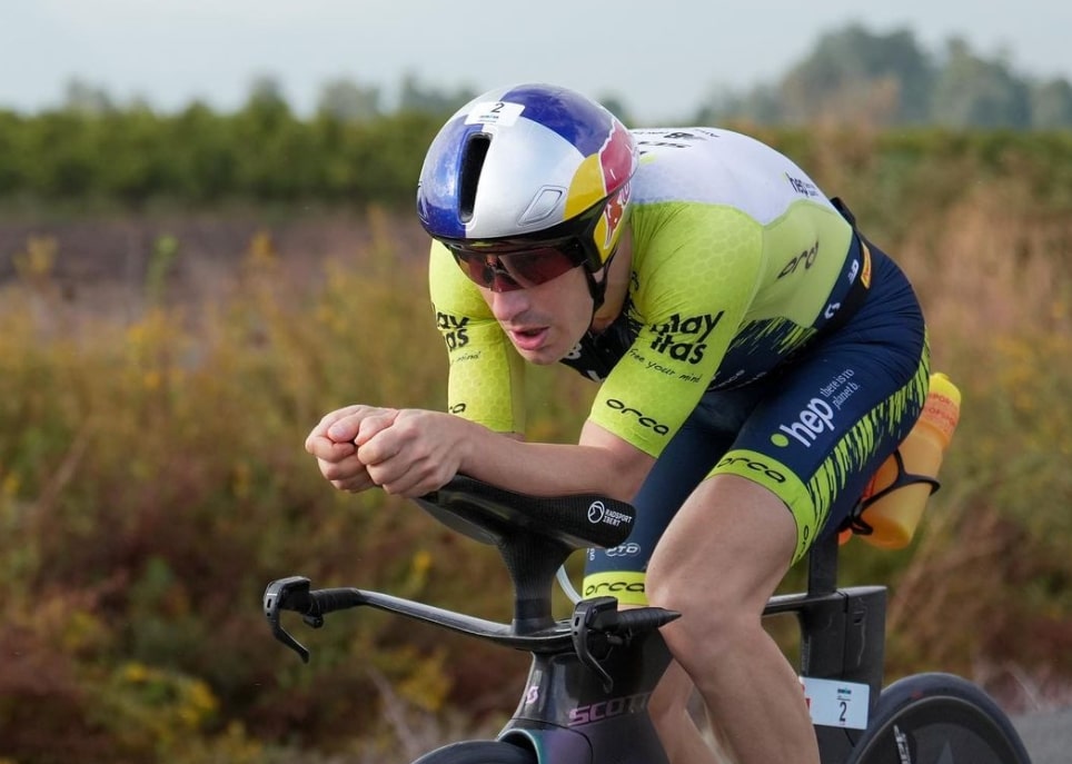 Sebastian Kienle en competición sobre la bici