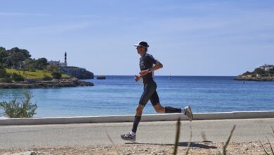 Rafa Babot / imagen de un triatleta corriendo en el Tri Portocolom