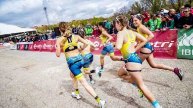 FETRI/ equipe feminina competindo em um duatlo nacional