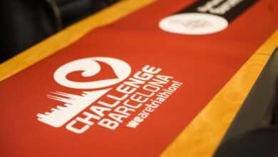 logo chiamato Challenge Barcelona Triathlon.