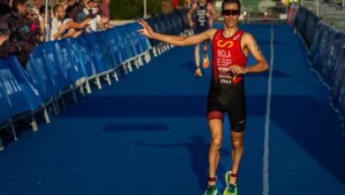 Mario Mola entrando en meta de una competición