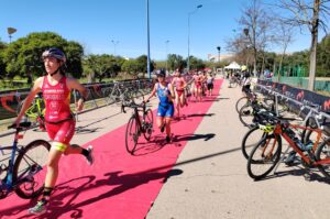 Imagen de la transición en el Duatlón de Sevilla