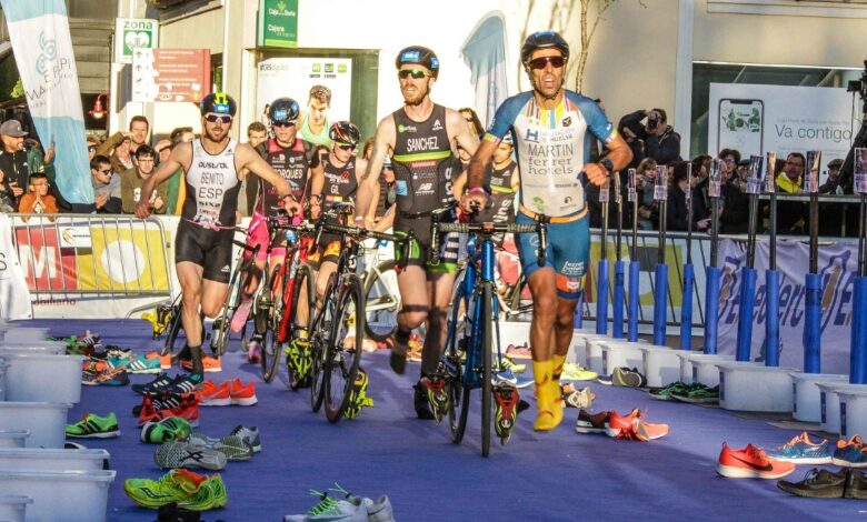 FETRI/ image of duathletes in transition