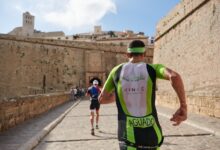 FETRI/ imagen de un triatleta corriendo en Ibiza