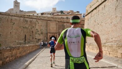 FETRI/ imagem de um triatleta correndo em Ibiza