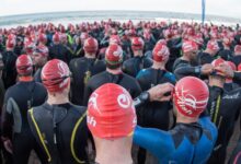 Imagen de triatletas antes de la natación