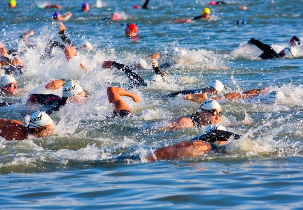 canva/ imagen de la natación de un triatlón