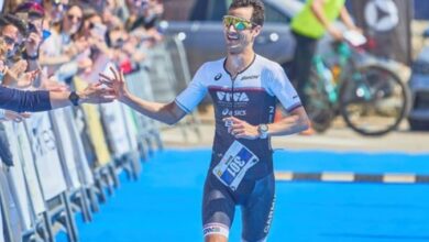 Mario Mola entrando en meta del Tri Portocolom