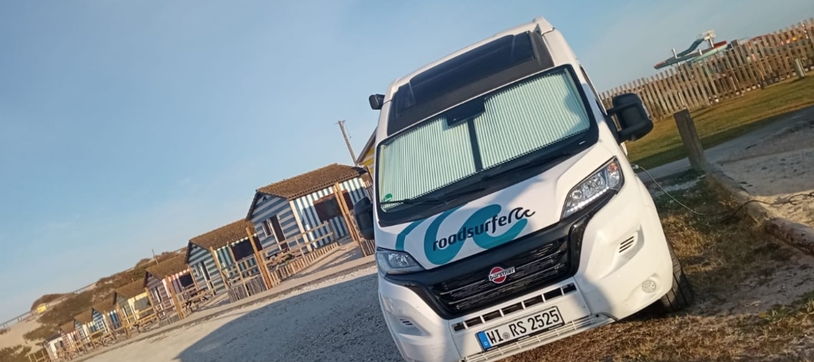 Imagen de la Camper estacionada y cerrada Imagen de la Camper estacionada y cerrada
