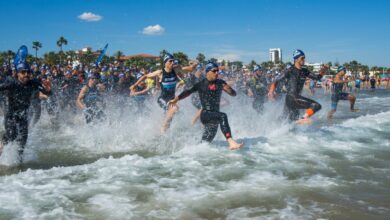 Image of the start of the Cambrils Triathlon