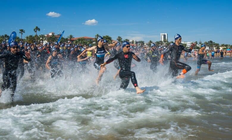 Image of the start of the Cambrils Triathlon