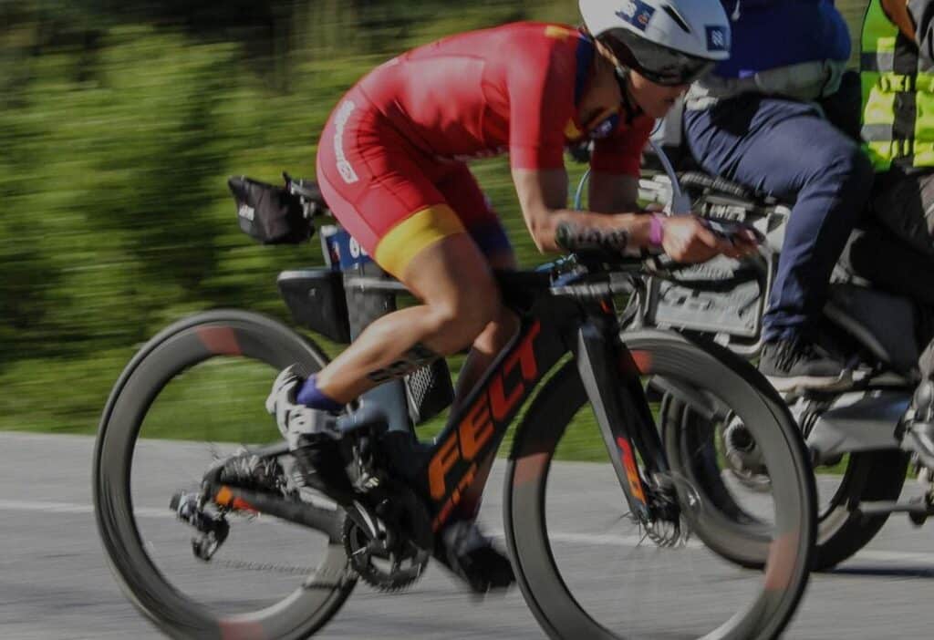 FETRI/ imagen de un triatleta con la equitación española