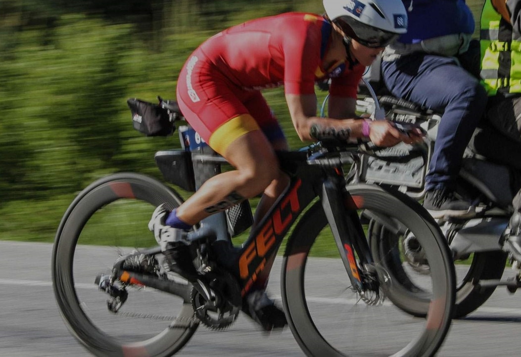 FETRI/ imagen de un triatleta con la equitación española