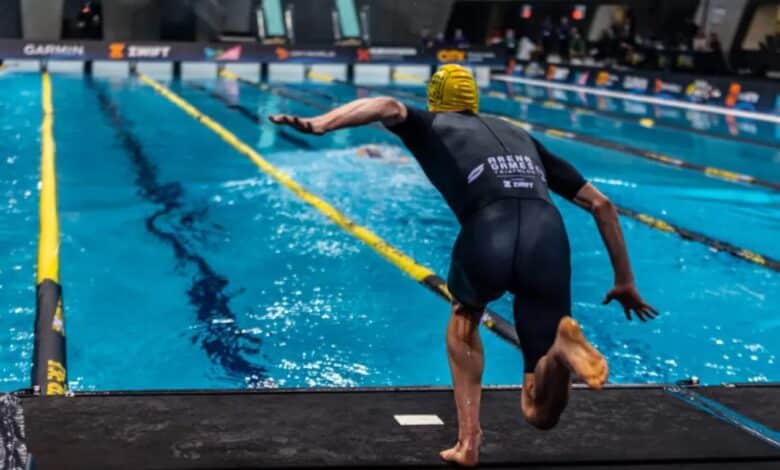 SLT/ Bild eines Triathleten, der bei den Arena-Spielen schwimmen will