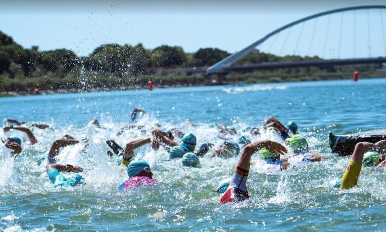 FinidBlanco/ imagen de la natación en el Half Triatlón de Sevilla