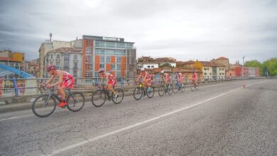 FETRI/ immagine di una squadra che gareggia per le staffette