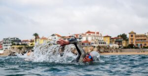 Ein Schwimmer bei der Swim Challenge Cascais