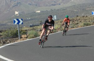 ClubLaSanta/ imagen de unos ciclistas en Lanzarote