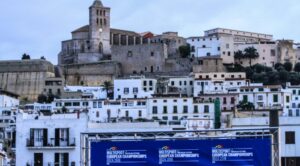 FETRI / image of the city of Ibiza with the podium