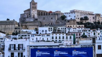 FETRI / image de la ville d'Ibiza avec le podium