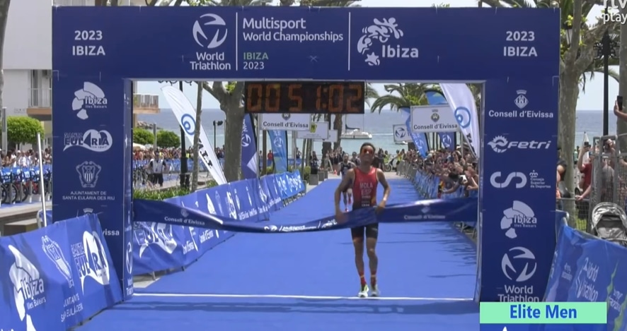 RTVE / Mario Mola entering the finish line of the Ibiza World Cup