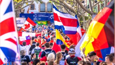 World Triathlon/ imagen del desfile del Mundial mutideporte de Ibiza