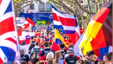 World Triathlon/ imagen del desfile del Mundial mutideporte de Ibiza