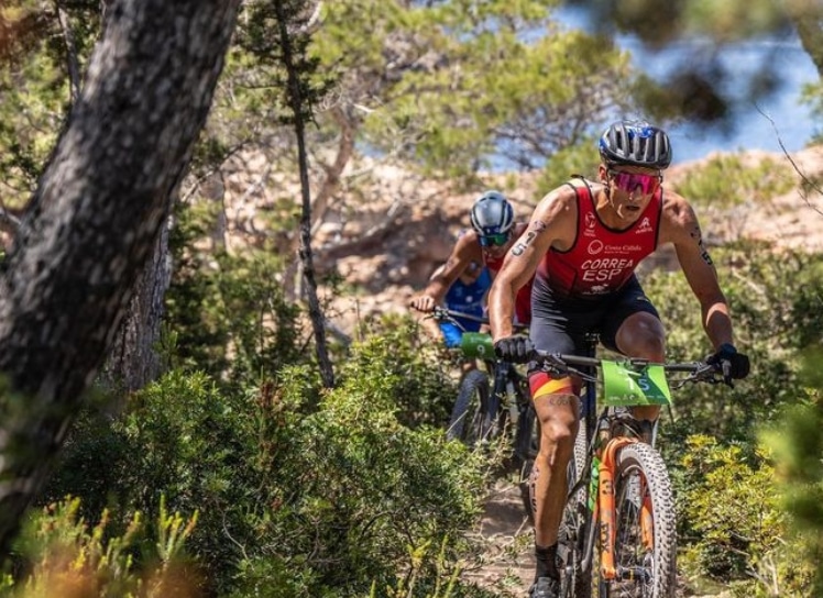 @by_wout @petkobeier/ triatletas en un triatlón cross