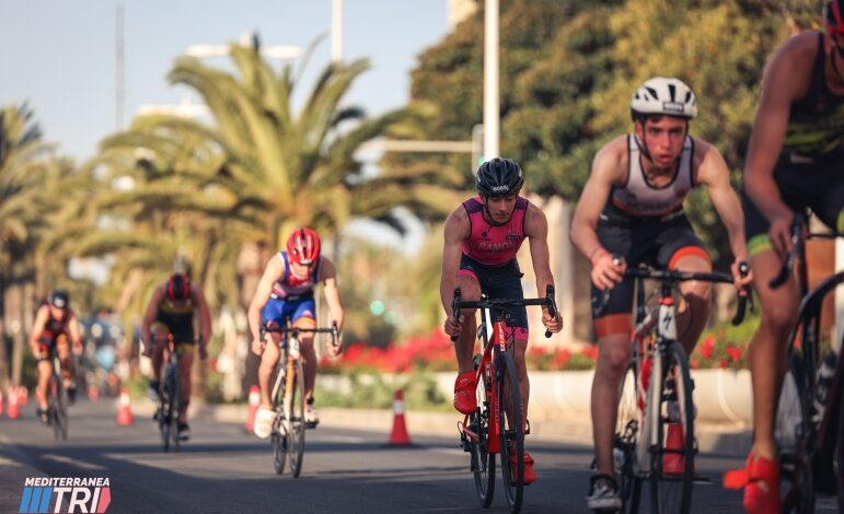 MTRI/ imagen de triatletas en la prueba de Alicante