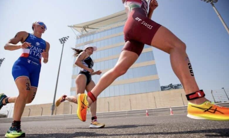 WorldTriathlon/ imagen de triatletas corriendo
