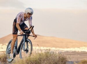 IRONMAN / imagem de um triatleta em Lanzarote