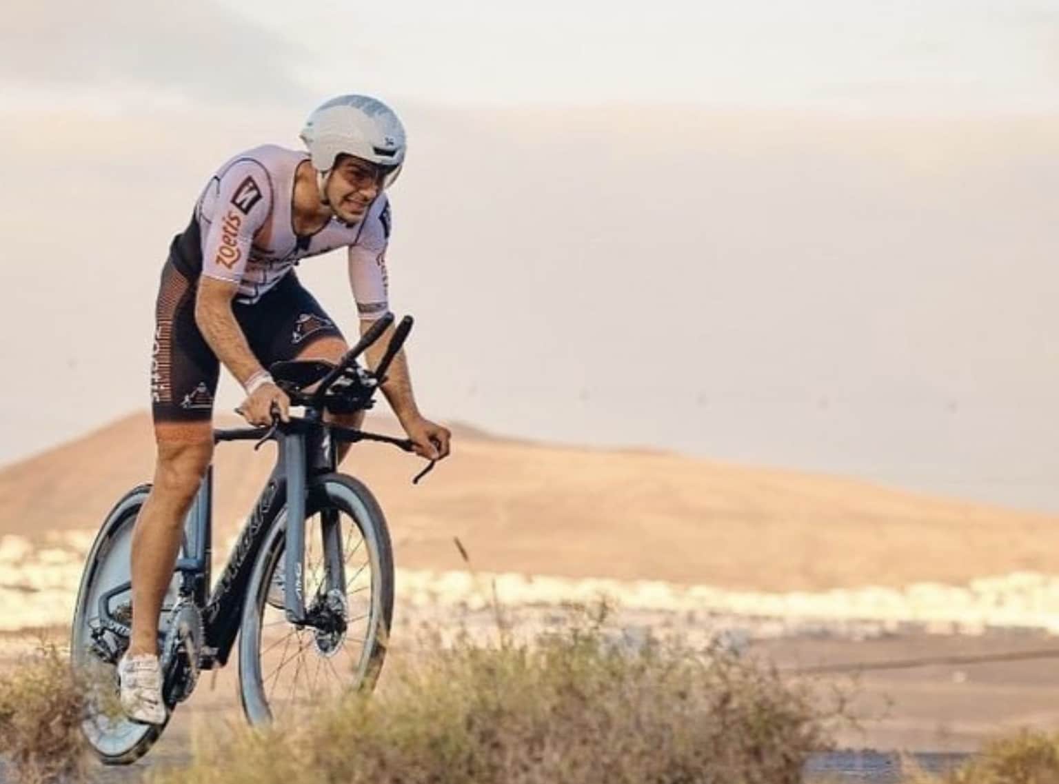 IRONMAN / image of a triathlete in Lanzarote