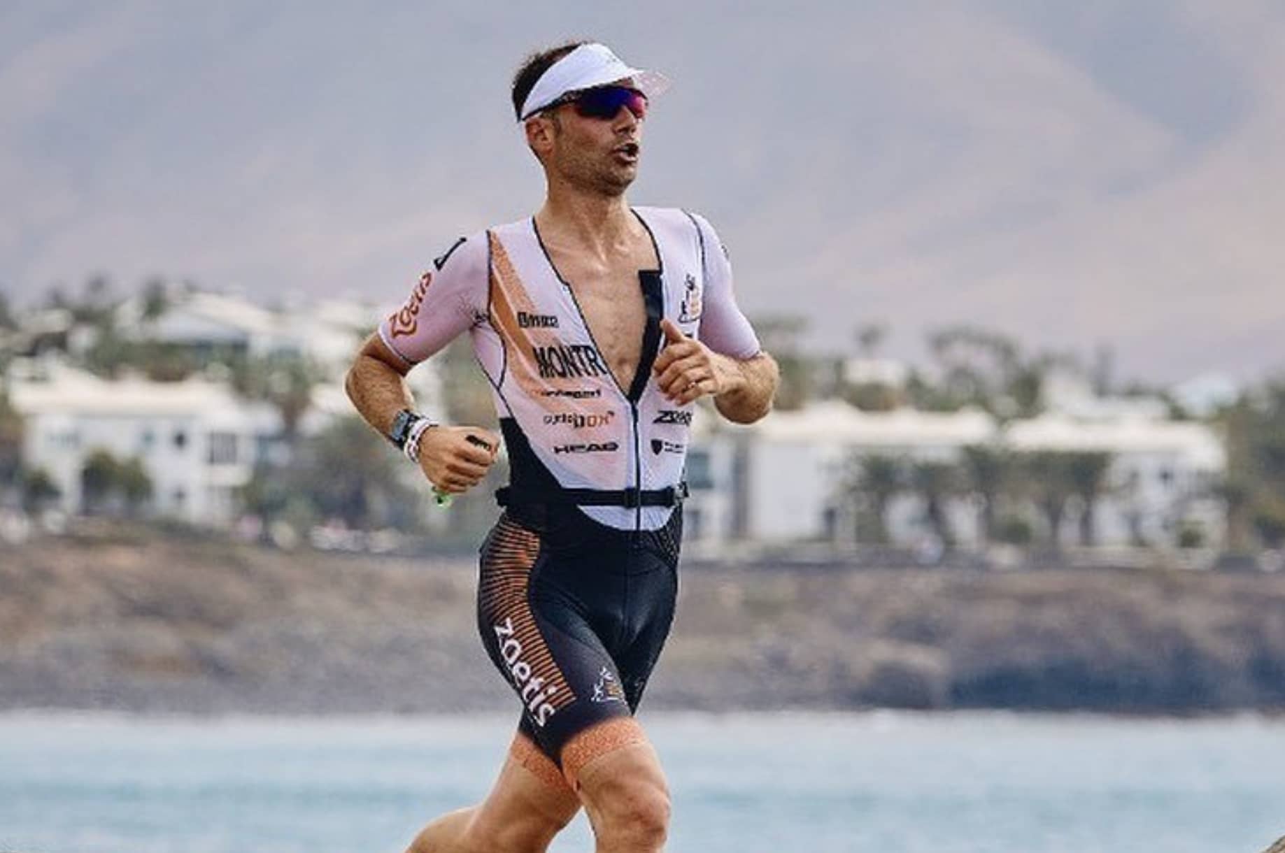 IRONMAN/ Jordi Montraveta running in Lanzarote