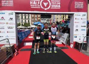 Pódium masculino del Half Triathlon Pamplona Iruña