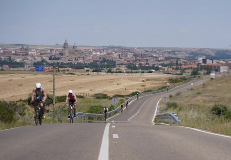 FETRI/ imagem de triatletas em Salamanca