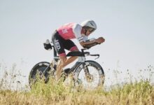 Emilio Aguayo sobre su bicicleta