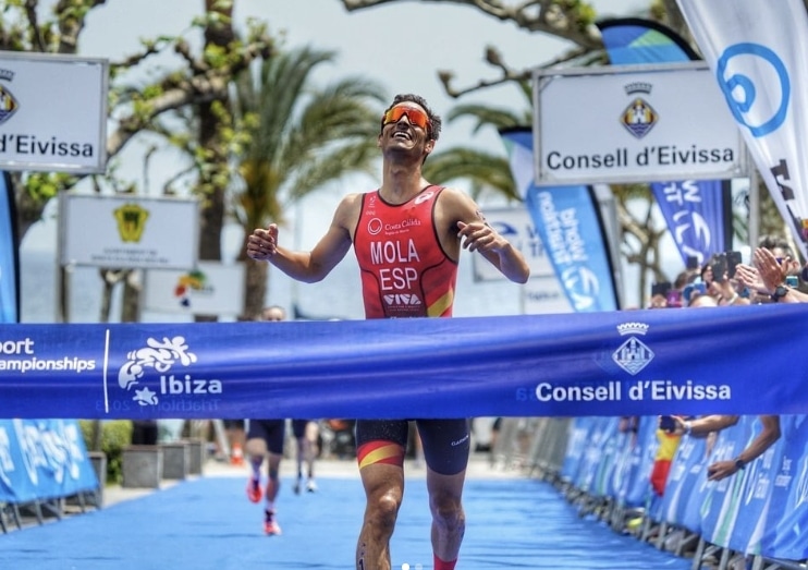 FETRI/ Mario Mola ganando el mundial de Duatlón
