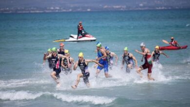 WorldTriathlon/ SAlida del agua en una prueba WTCS