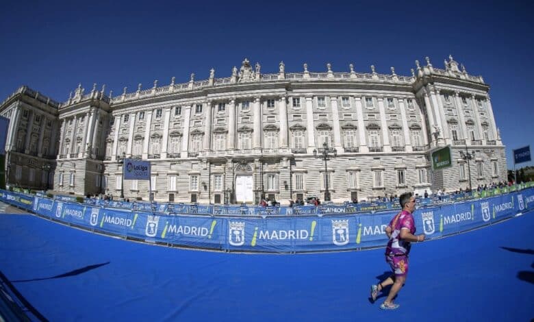 FETRI / image of the royal palace of madrid with a triathlete