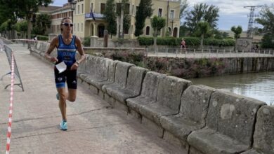 FETRI/ una triatleta corriendo en Aguilar de Campoo