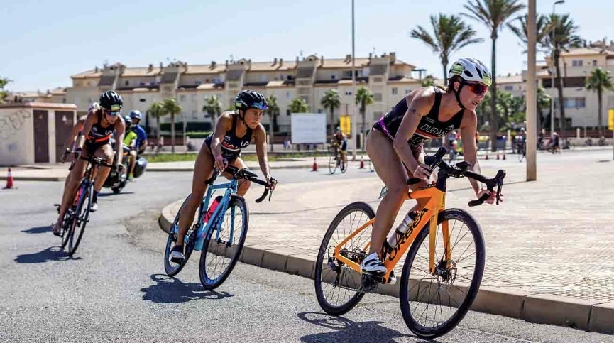 FETRI/ triathletes in a triathlon in Roquetas de Mar