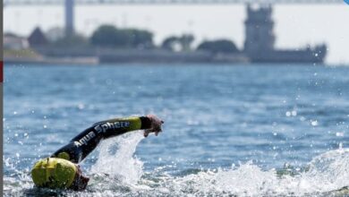 A swimmer in Cascais