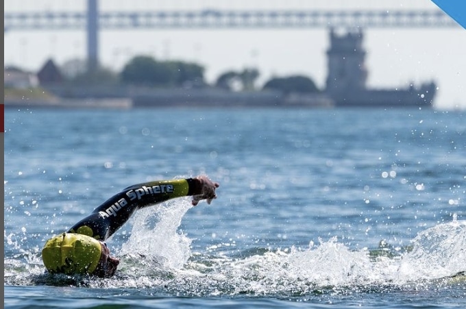 A swimmer in Cascais